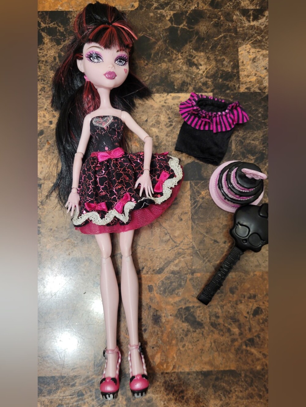 G1 Monster High Draculaura Doll & Sweet 1600 Accessories GUC